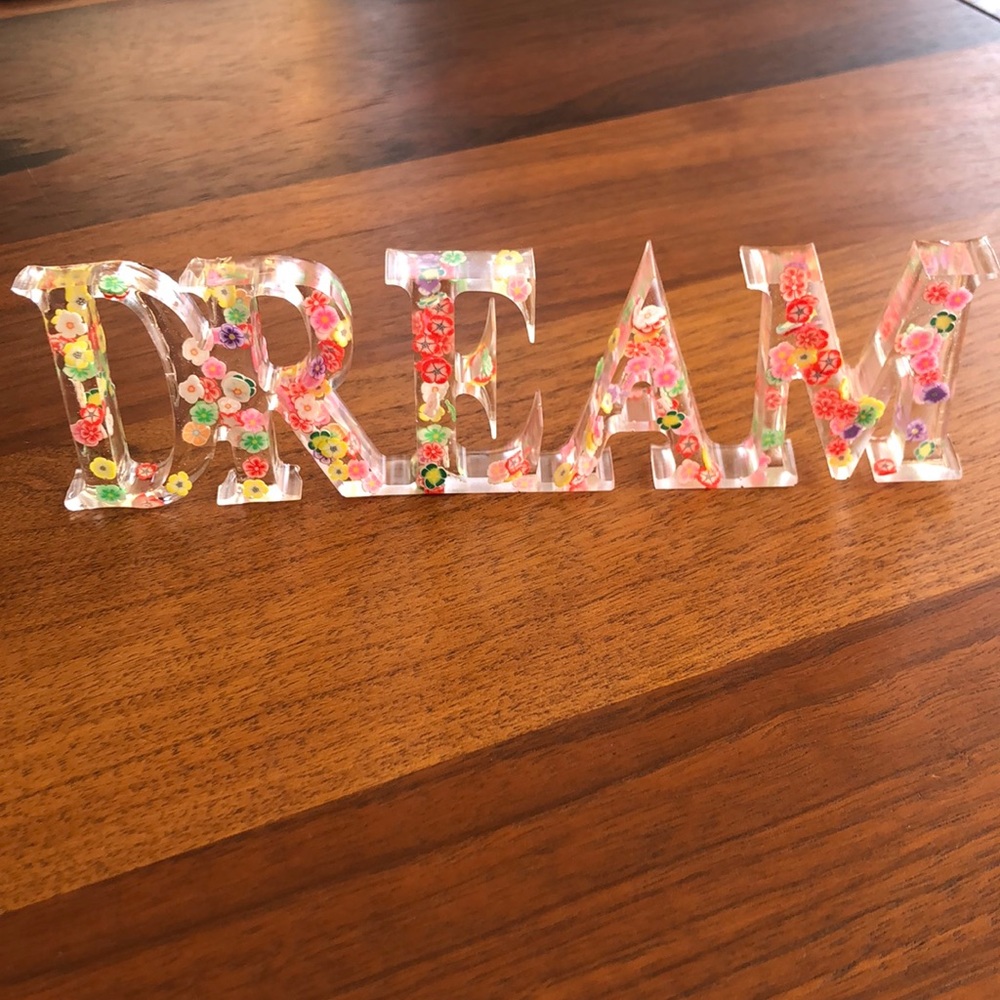 ‘Dream’ decor 2- $25 💕